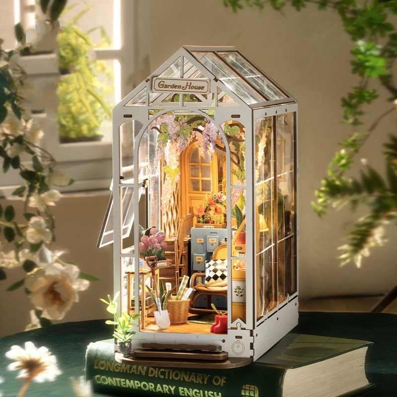 Miniverse Studio™ DIY Book Nook Kit | Garden House